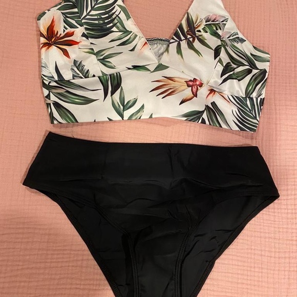 New Womans Bikini Medium/Large - Picture 4 of 4